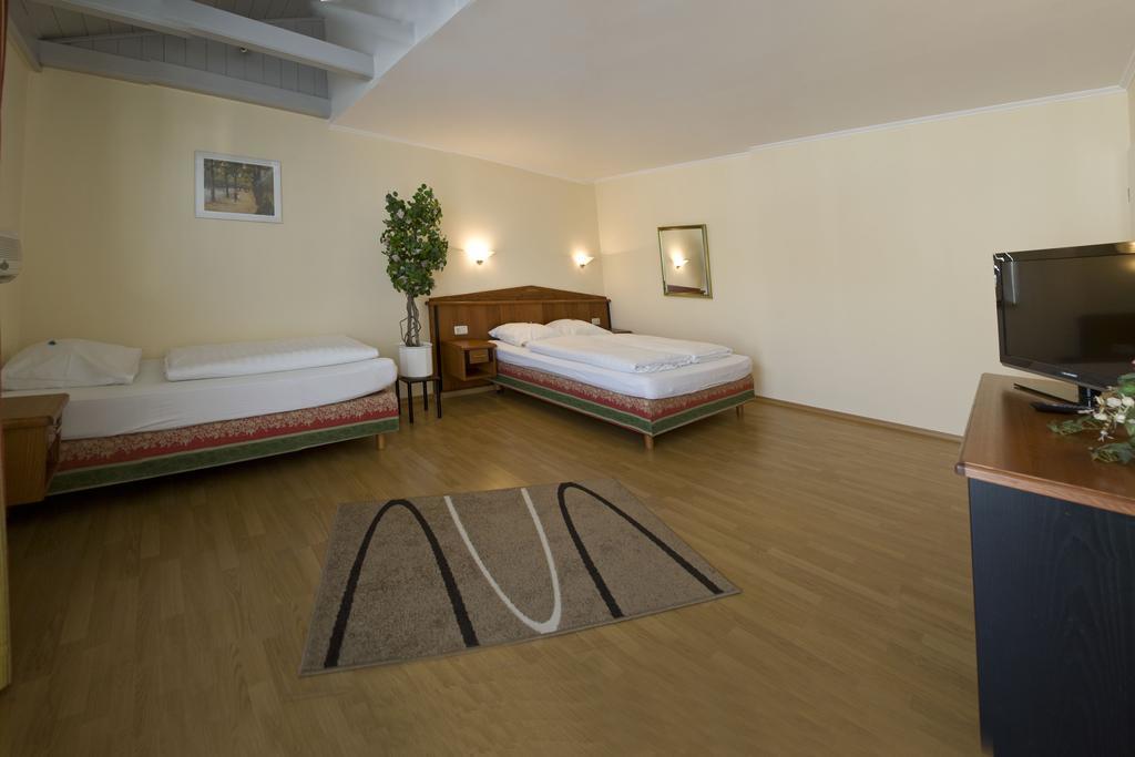 Aparthotel Landau an der Isar Zimmer foto